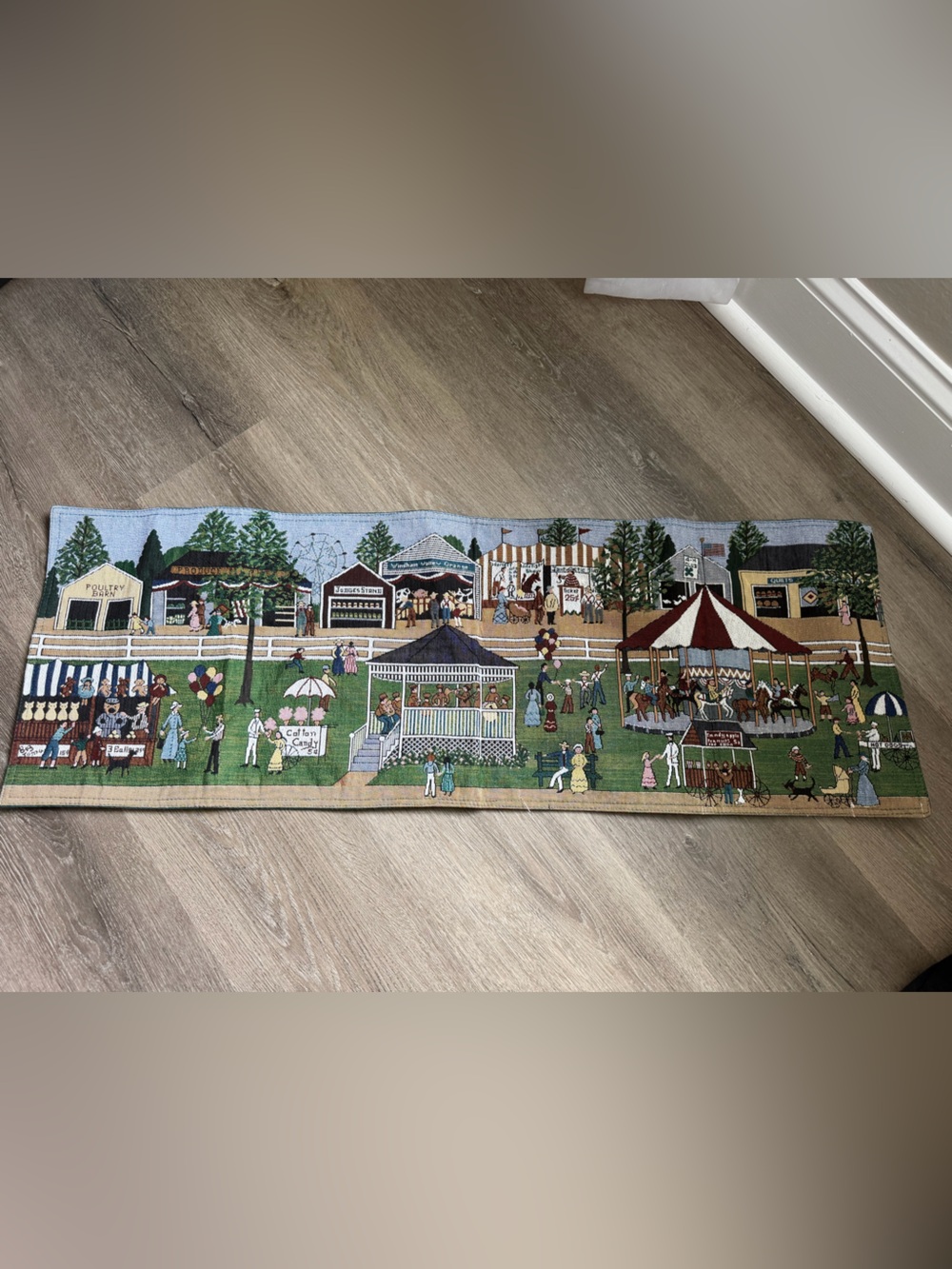 Fair theme vintage table runner
